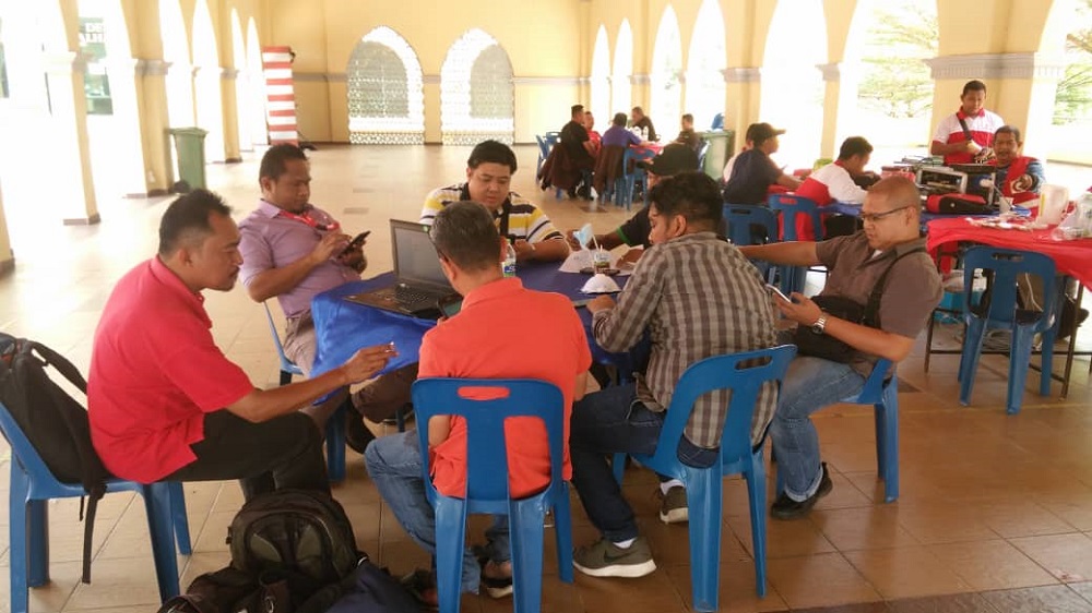 Members of the media working outside the Pasir Gudang Municipal Council building premises March 19, 2019. u00e2u20acu201d Picture by Ben Tan