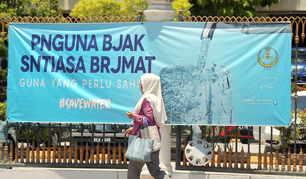 The Perak Water Board has been criticised for u00e2u20acu02dcmisspeltu00e2u20acu2122 words on its banners that encourage water conservation. u00e2u20acu201d Picture by Farhan Najib