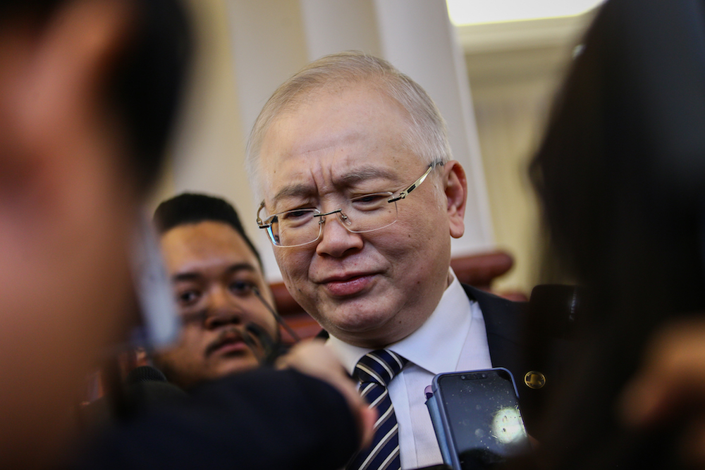 Datuk Seri Wee Ka Siong speaks to reporters in Parliament Kuala Lumpur March 28, 2019. u00e2u20acu201d Picture by Hari Anggara