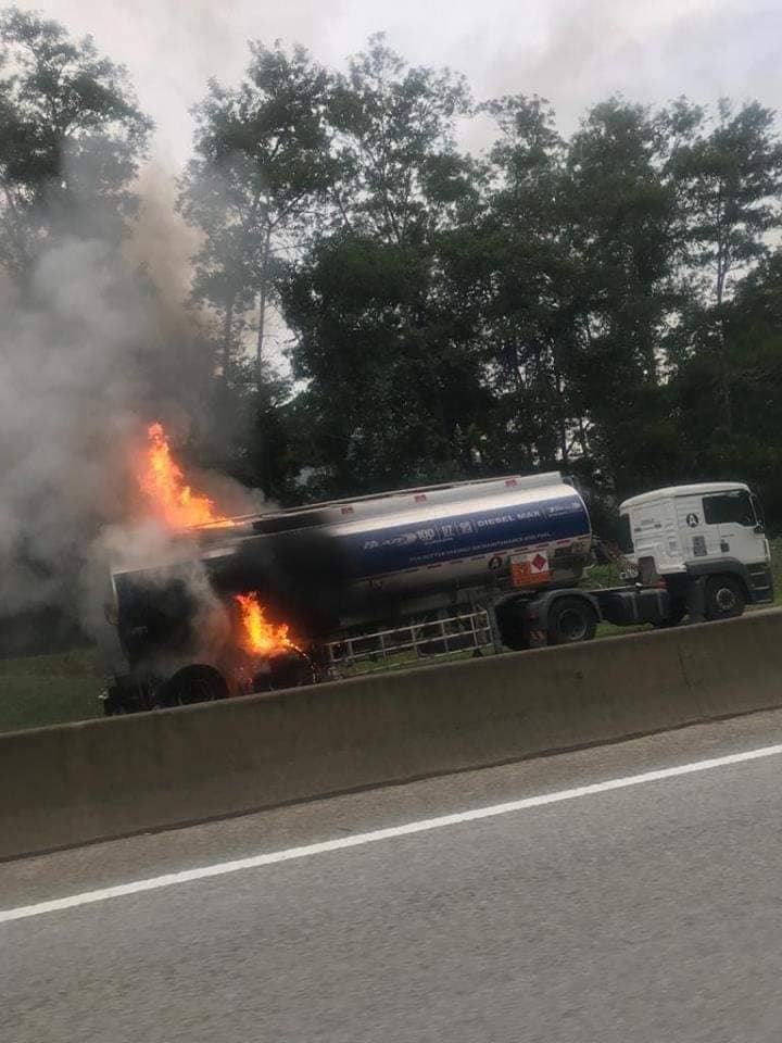 Bentong Fire and Rescue Department chief, Zainal Abidin Nong Chik said the fire started on the right side of the lorry before spreading to the rear of the tanker. u00e2u20acu201d Picture via Facebook/Mohd Kamal 