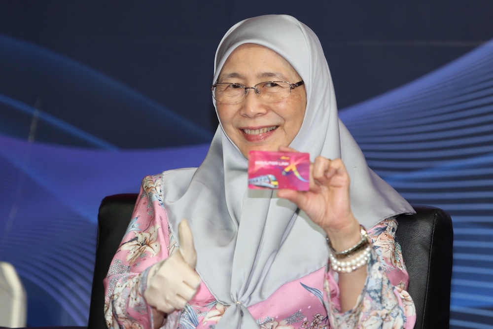 Deputy Prime Minister Datuk Seri Dr Wan Azizah Wan Ismail launches u00e2u20acu02dcXtra20 and Myrailtimeu00e2u20acu2122 at KL Sentral in Kuala Lumpur March 31, 2019. u00e2u20acu201d Picture by Choo Choy May