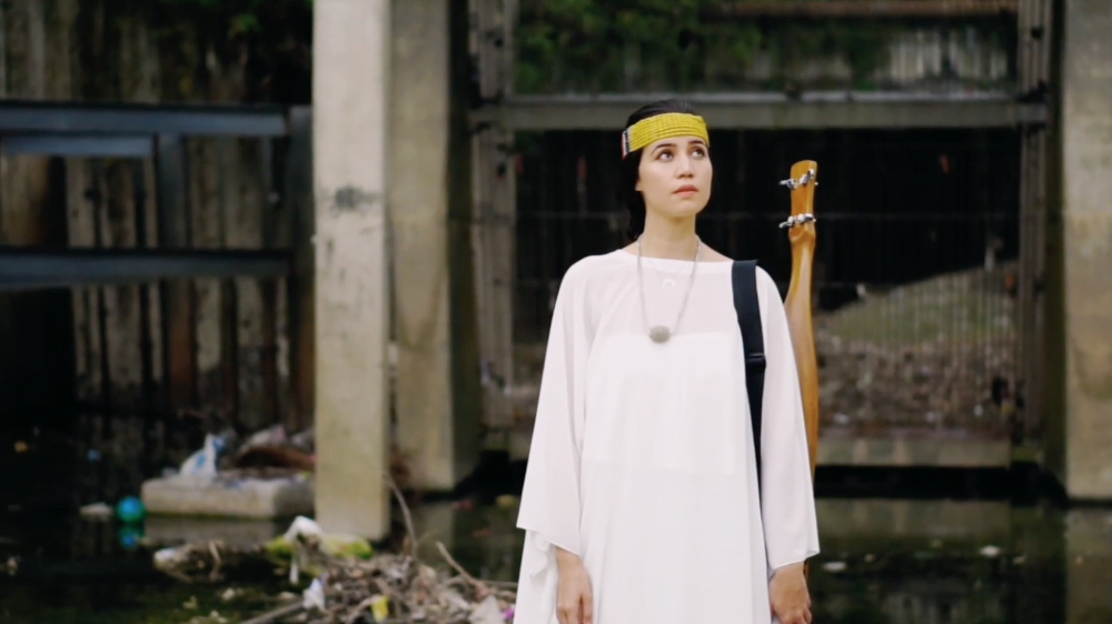 The musician wants the music video to have a positive impact on the daily habits of Malaysians. — Screengrab from YouTube/Alena Murang