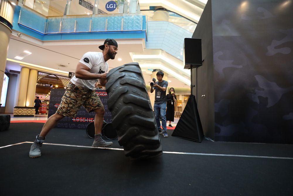 Ammar putting his muscles to work in the #PASKALChallenge. — Picture courtesy of Netflix
