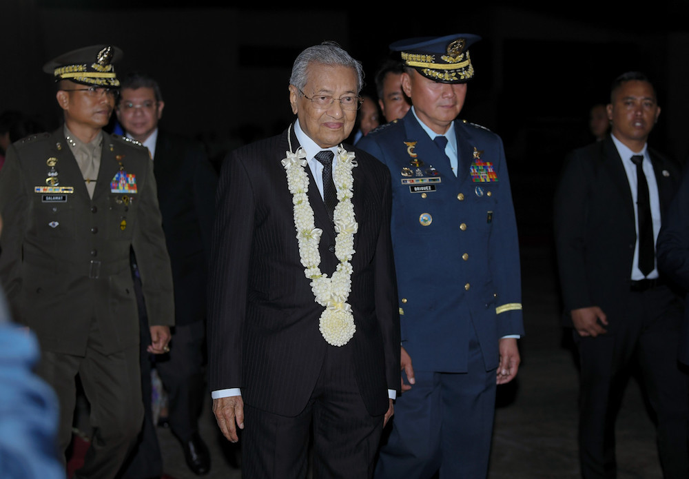 Tun Dr Mahathir Mohamad arrives at Bulwagang Kalayaan, Villamor Air Base in Manila March 6, 2019, to begin his three-day visit of the Philippines. u00e2u20acu201d Bernama pic