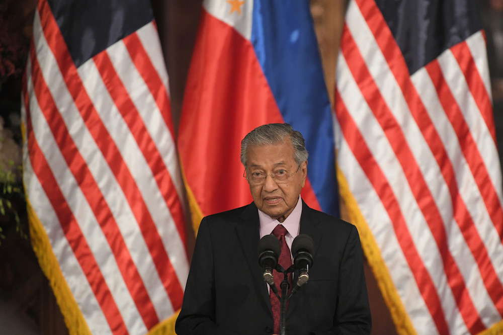 Prime Minister Tun Dr Mahathir Mohamad gives his speech during the Official Welcoming Ceremony at Malacanang Palace in Manila March 7, 2019. u00e2u20acu201d Bernama pic