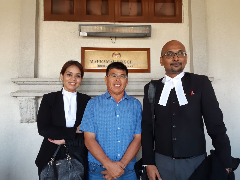 Malaysian Lew Yee Hong (centre), who is seeking citizenship for his daughter who was born in Perak to him and his Filipino wife, is seen here with his lawyers Larissa Ann Louis and Annou Xavier March 14, 2019. — Picture by Ida Lim