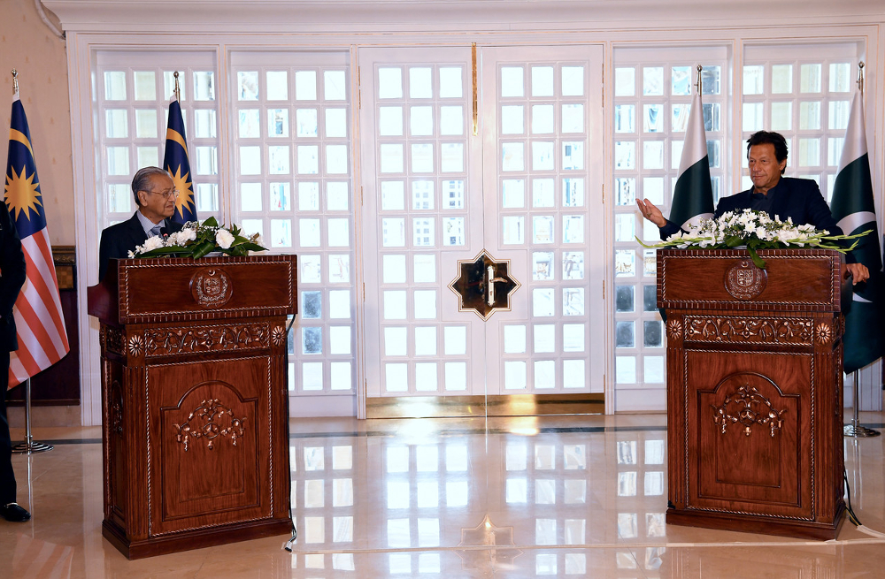 Prime Minister Tun Dr Mahathir Mohamad (left) with his counterpart Imran Khan during a press conference in Islamabad March 22, 2019. u00e2u20acu201d Bernama pic