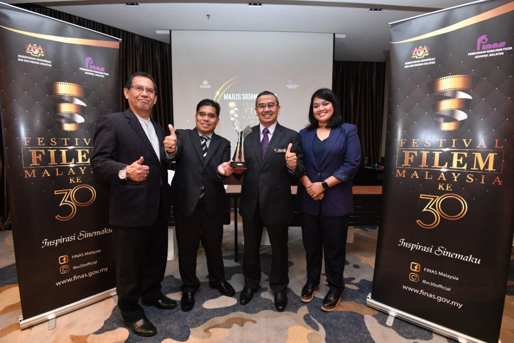 Itu00e2u20acu2122s showtime! (From left) FFM director Abdul Khalid Moulod, Finas deputy director director-general Khairul Azhar Abu Bakar, Finas chairman Datuk Samsuni Mohd Nor, and Astro Ria channel manager Emarina Kamal. u00e2u20acu201d Picture courtesy of Finas