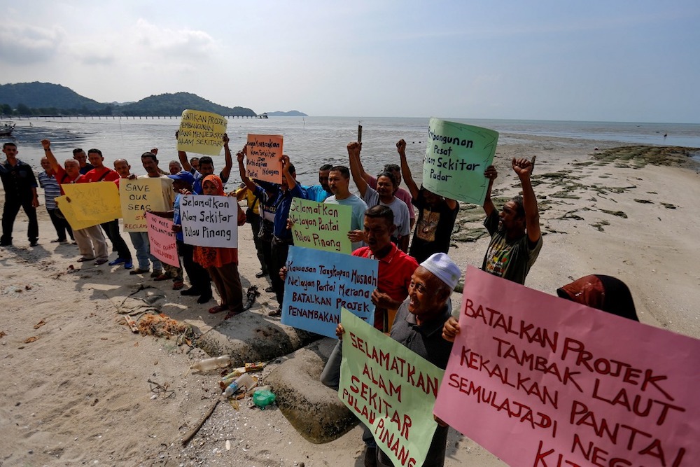 A group of fishermen hold a peaceful demonstration to oppose the Penang South Reclamation project at Teluk Kumbar March 13, 2019. — Picture by Sayuti Zainudin