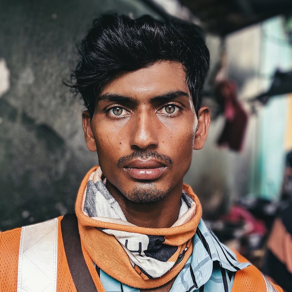 The manu00e2u20acu2122s good looks were snapped by a photographer who crossed paths with him at an eatery. u00e2u20acu201d Picture from Twitter/tkdnxv