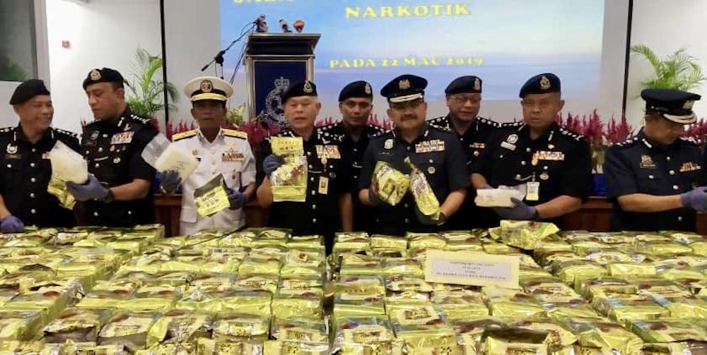 Federal police Narcotics Crime Investigation Department (NCID) director Datuk Seri Mohamad Salleh (4th left) said the operation was made possible with the cooperation of three agencies. u00e2u20acu201d Picture by Ben Tan