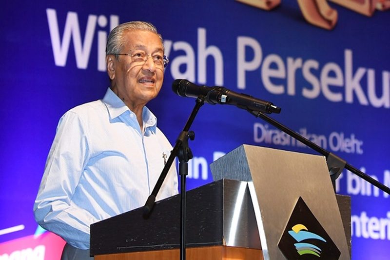 Prime Minister Tun Dr Mahathir Mohamad at the launch of the u00e2u20acu02dcSearch for the Federal Territories Youth Iconu00e2u20acu2122 programme at the Putrajaya International Convention Centre in Kuala Lumpur March 16, 2019. u00e2u20acu201d Picture via Twitter/bernamadotcom