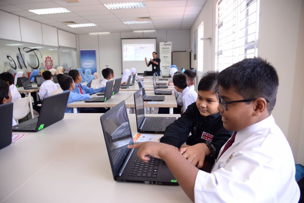 Students are pictured during a coding class at the newly-launched MakerSpace in Balik Pulau March 7, 2019. u00e2u20acu201d Picture by KE Ooi