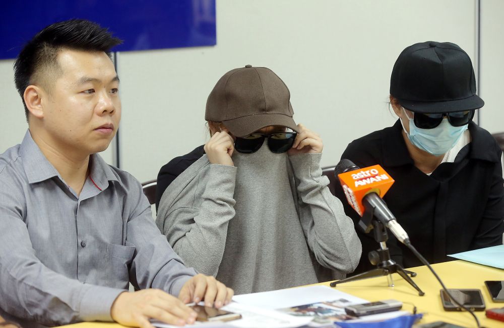 Nineteen-year-old Anne (centre) pleaded with those who possess naked photographs of her, distributed by an ex-boyfriend, to delete them at the Perak MCA headquarters in Ipoh March 12, 2019. u00e2u20acu201d Picture by Farhan Najib
