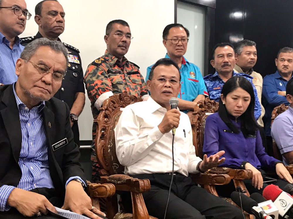 Johor Mentri Besar Datuk Osman Sapian (seated, centre) said there was no need to evacuate or move residents living along the river in light of the toxic fume situation in Pasir Gudang. u00e2u20acu201d Picture by Ben Tan