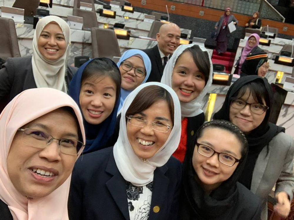 Selangor assemblywomen seen wearing the headscarf as a statement of solidarity for the victims of a mass shooting tragedy in Christchurch. u00e2u20acu201d Picture via Facebook/Wong Siew Ki