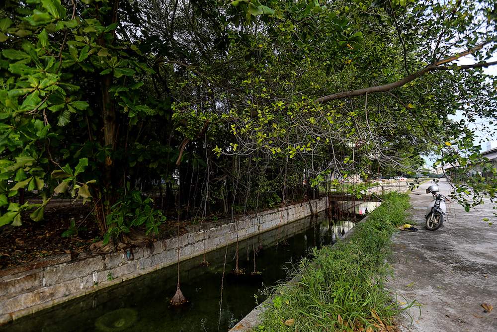 The canal was once a waterway used to transport goods to Sia Boey. — Picture by Sayuti Zainudin