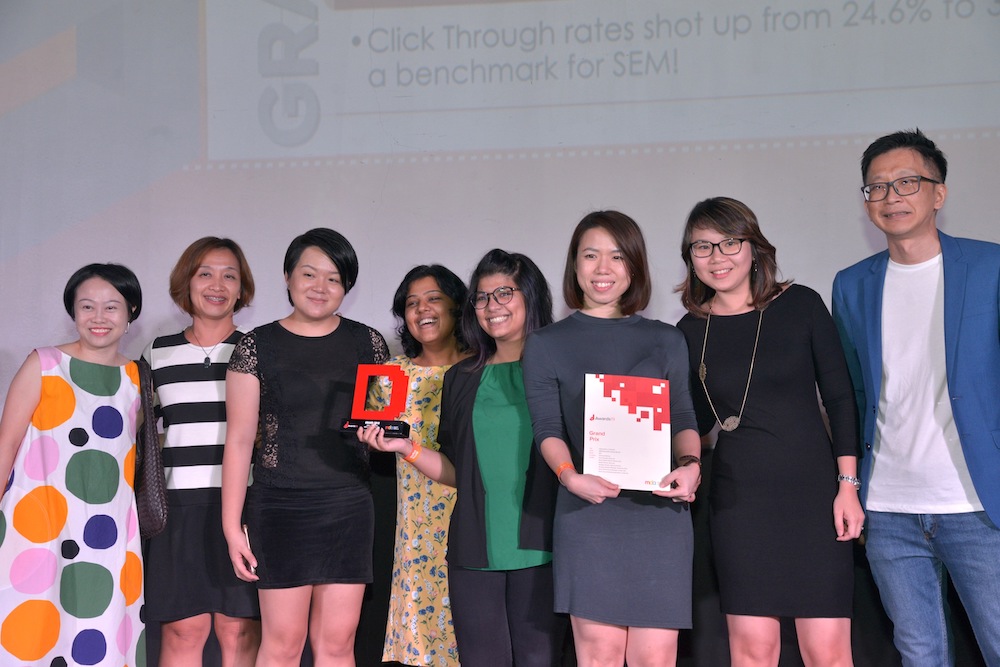 KFCu00e2u20acu201cOptimisation on Steroids campaign team from Universal McCann accepting the Grand Prix Award from Eileen Ooi, d Awards 2019 Organising Chairperson (2nd right) and Serm Teck Choon, MDA President (far right). 