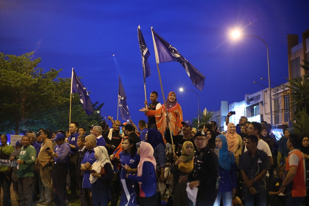 Barisan Nasional supporters cheer outside SJK(C) Bandar Sri Sendayan to celebrate Datuk Seri Mohamad Hasan winning the Rantau by-election, April 13,2019. u00e2u20acu201d Picture by Ahmad Zamzahuri