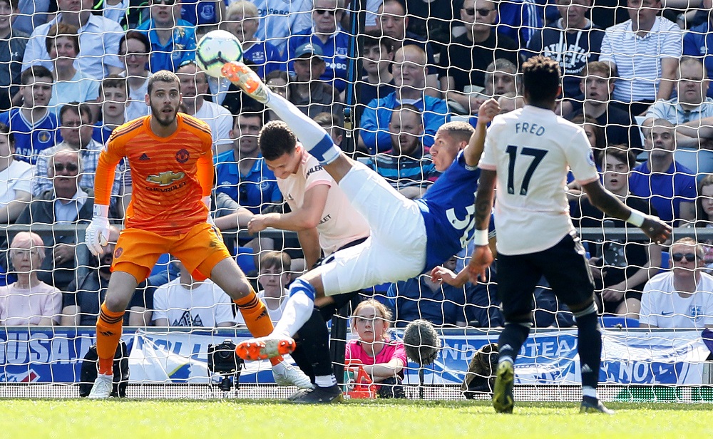 Evertonu00e2u20acu2122s Richarlison scores their first goal against Manchester United at Goodison Park in Liverpool April 21, 2019. u00e2u20acu201d Action Images via Reuters 