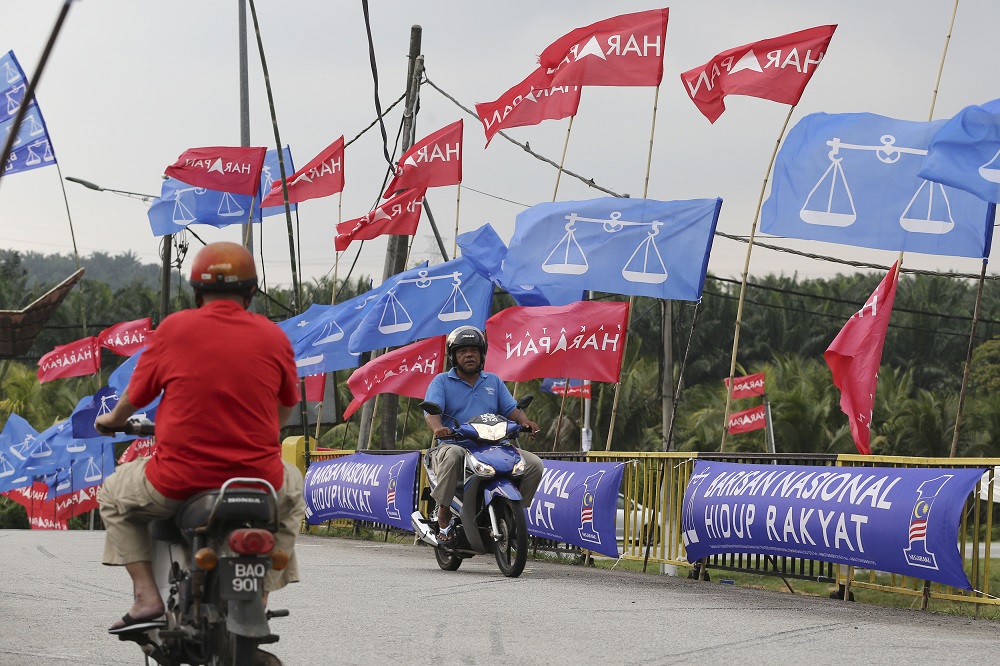 Pakatan Harapan and Barisan Nasional flags line a road in Rantau April 1, 2019. u00e2u20acu201d Picture by Yusof Mat Isa