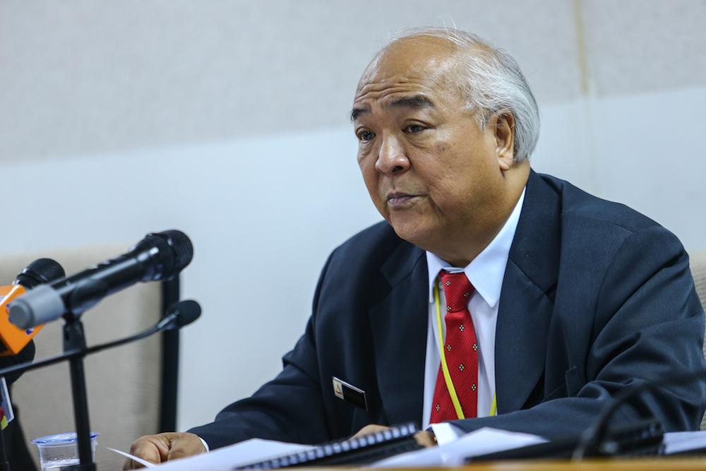 Suhakam commissioner, Datuk Mah Weng Kwai, announces the findings of Suhakam’s public inquiry into the disappearances of pastor Raymond Koh and Amri Che Mat in Kuala Lumpur April 3, 2019. — Picture by Hari Anggara