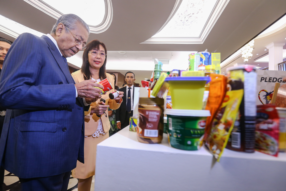 Prime Minister Tun Dr Mahathir Mohamad and Primary Industries Minister Teresa Kok at a press conference in parliament April 9, 2019. u00e2u20acu201d Picture by Hari Anggara