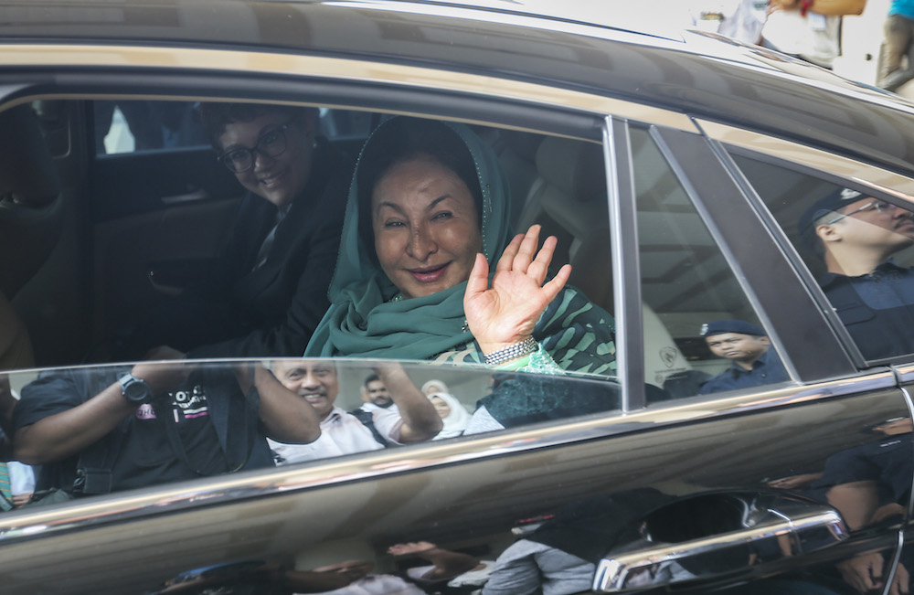 Datin Seri Rosmah Mansor leaves the Kuala Lumpur High Court April 10, 2019. u00e2u20acu201d Picture by Firdaus Latif 
