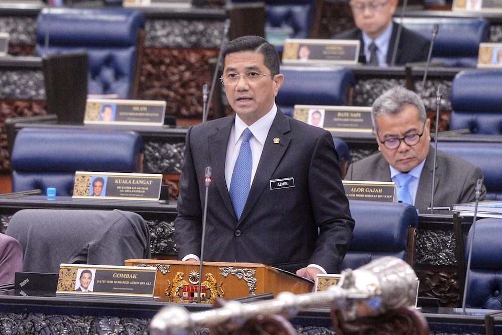 Economic Affairs Minister Datuk Seri Azmin Ali tables the Felda White Paper in Parliament April 10, 2019. u00e2u20acu201d Picture by Shafwan Zaidon