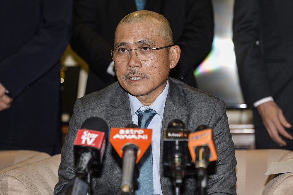 Datuk Seri Ronald Kiandee speaks during a press conference in Parliament April 11, 2019. u00e2u20acu201d Picture by Miera Zulyana