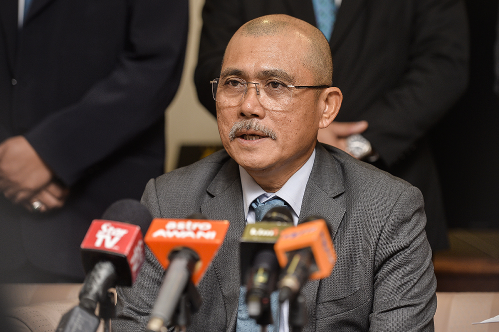 Datuk Seri Ronald Kiandee speaks during a press conference in Parliament April 11, 2019. u00e2u20acu201d Picture by Miera Zulyana