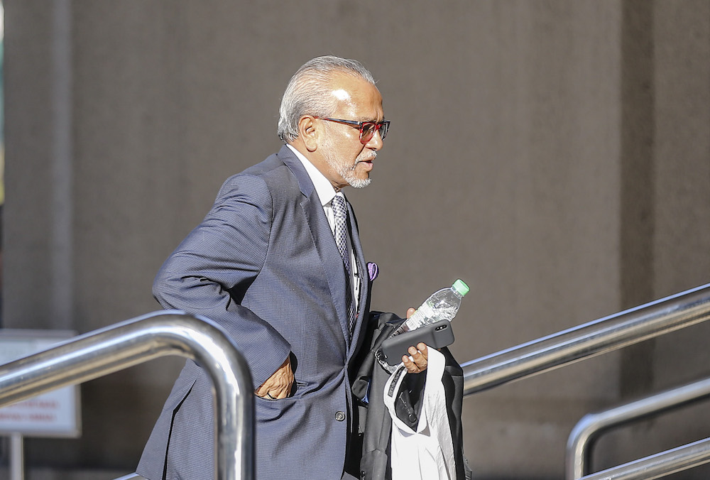 Tan Sri Muhammad Shafee Abdullah arrives at the Kuala Lumpur Court Complex April 15, 2019. u00e2u20acu201d Picture by FIrdaus Latif