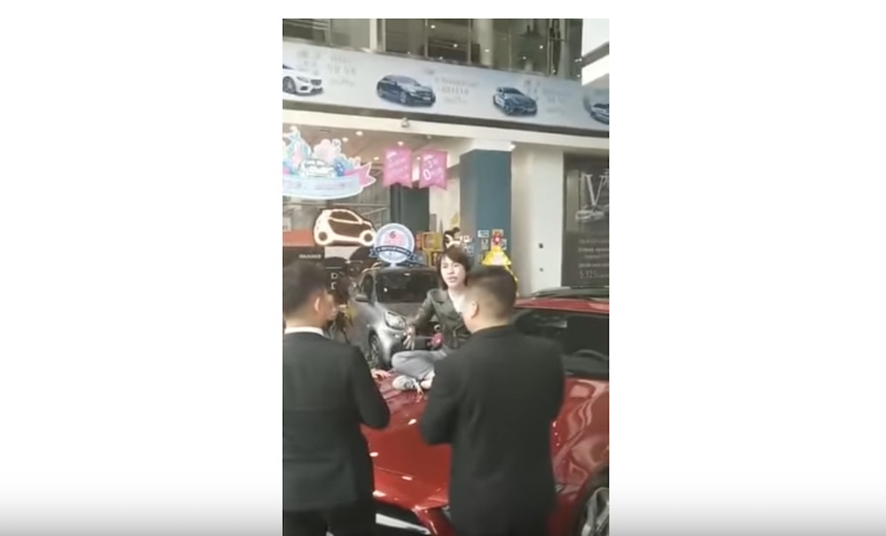 The Chinese Mercedes' customer's angry video has gone viral. u00e2u20acu201d YouTube screenshot