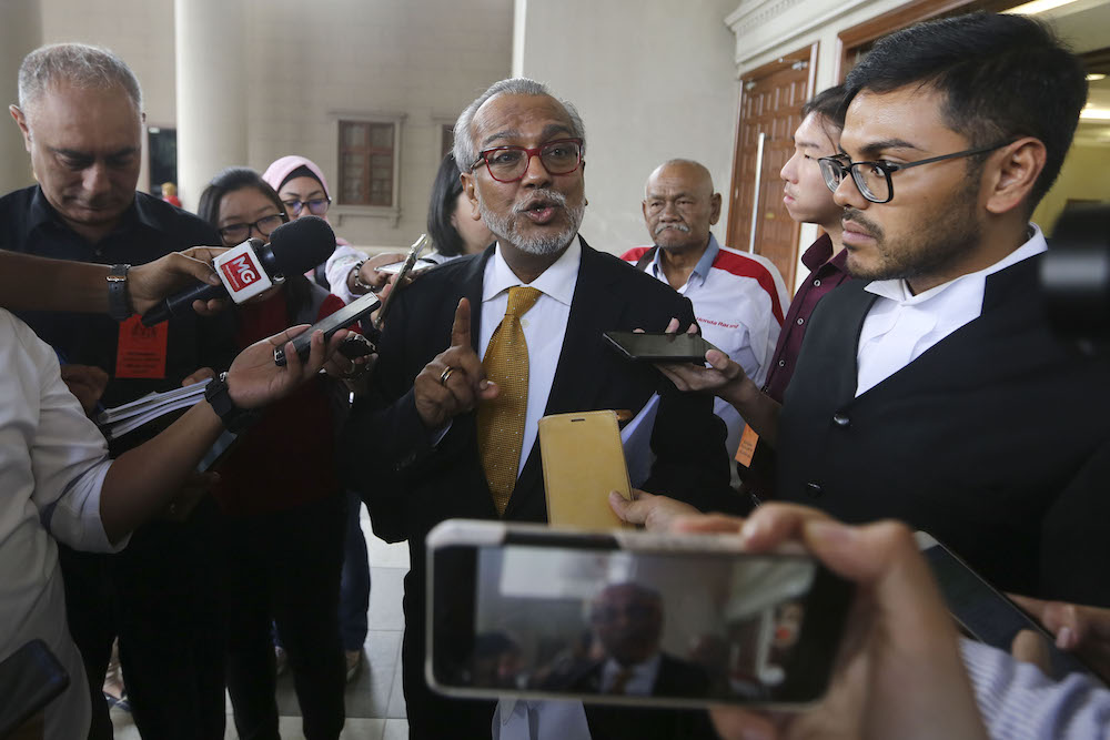 Tan Sri Muhammad Shafee Abdullah speaks to reporters at the Kuala Lumpur Court Complex April 17, 2019. u00e2u20acu201d Picture by Yusof Mat Isa