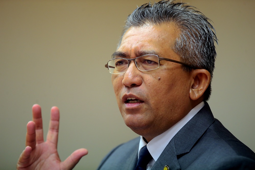 Rungkup assemblyman Datuk Shahrul Zaman Yahya speaks during a press conference in Ipoh April 18, 2019. u00e2u20acu201d Picture by Farhan Najib