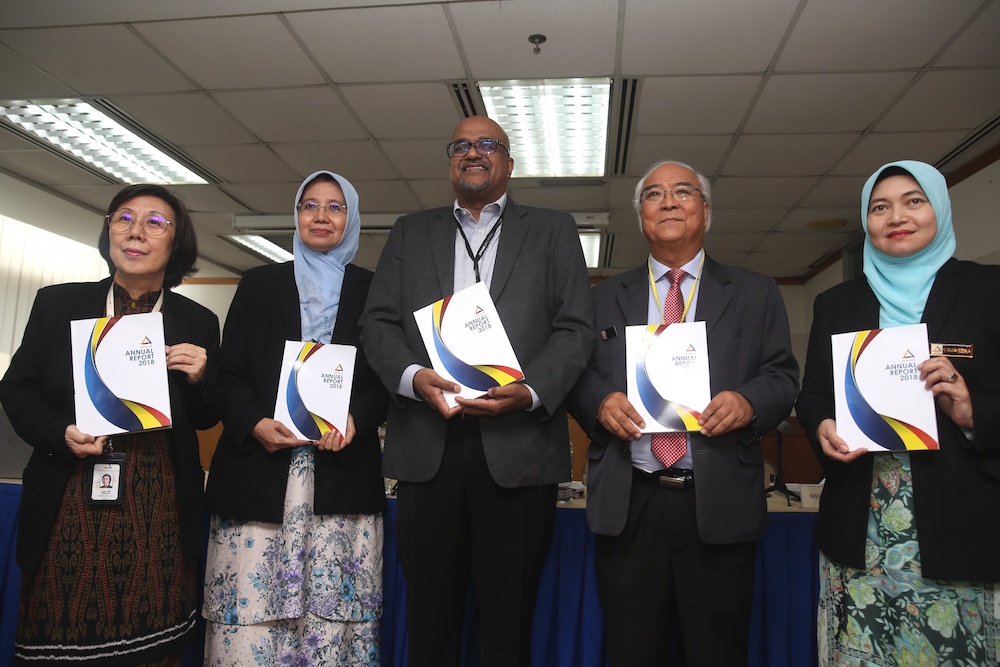 Datuk Lok Yum Pheng, Prof Datuk Aishah Bidin, Jerald Joseph, Datuk Mah Weng Kwai and Salida Suhaila Nik Saleh pose with copies of the Suhakam annual report in Kuala Lumpur April 19, 2019. u00e2u20acu201d Picture by Choo Choy May