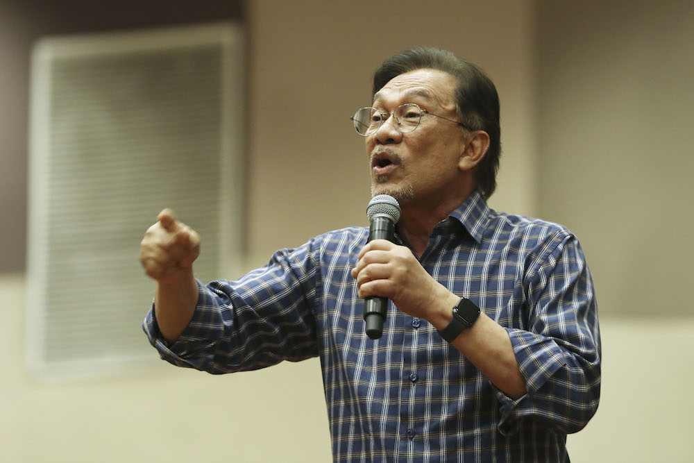 Datuk Seri Anwar Ibrahim speaks during a dialogue session with undergraduates at USIM in Nilai April 19, 2019. u00e2u20acu201d Picture by Yusof Mat Isa