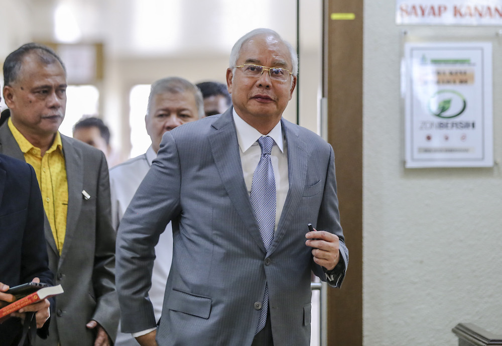 Datuk Seri Najib Razak arrives at the Kuala Lumpur Court Complex April 22, 2019. — Picture by Firdaus Latif