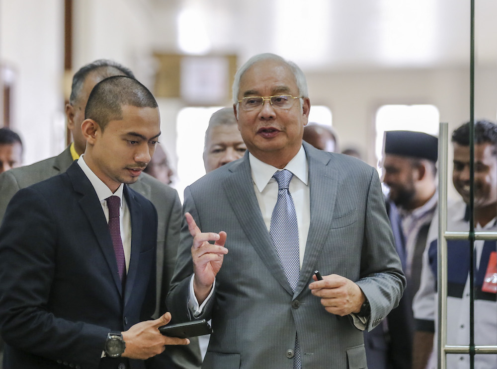 Datuk Seri Najib Razak arrives at the Kuala Lumpur Court Complex April 22, 2019. — Picture by Firdaus Latif