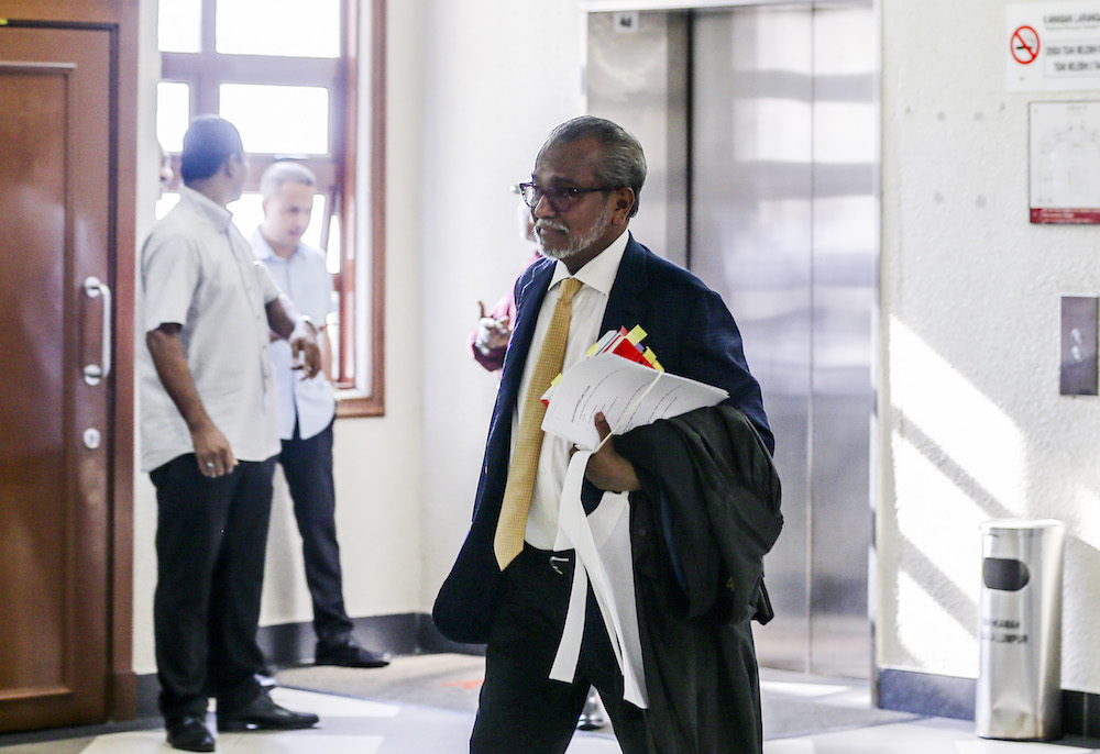 Tan Sri Muhammad Shafee Abdullah arrives at the Kuala Lumpur Court Complex April 22, 2019. — Picture by Firdaus Latif 