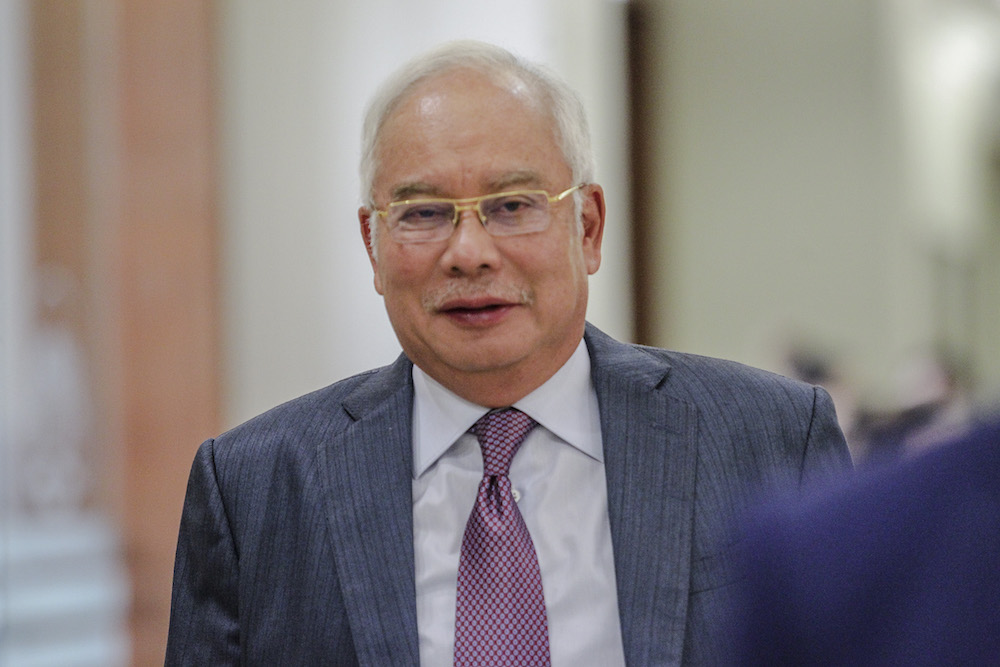 Datuk Seri Najib Razak arrives at the Kuala Lumpur Court Complex April 25, 2019. u00e2u20acu201d Picture by Firdaus Latif 