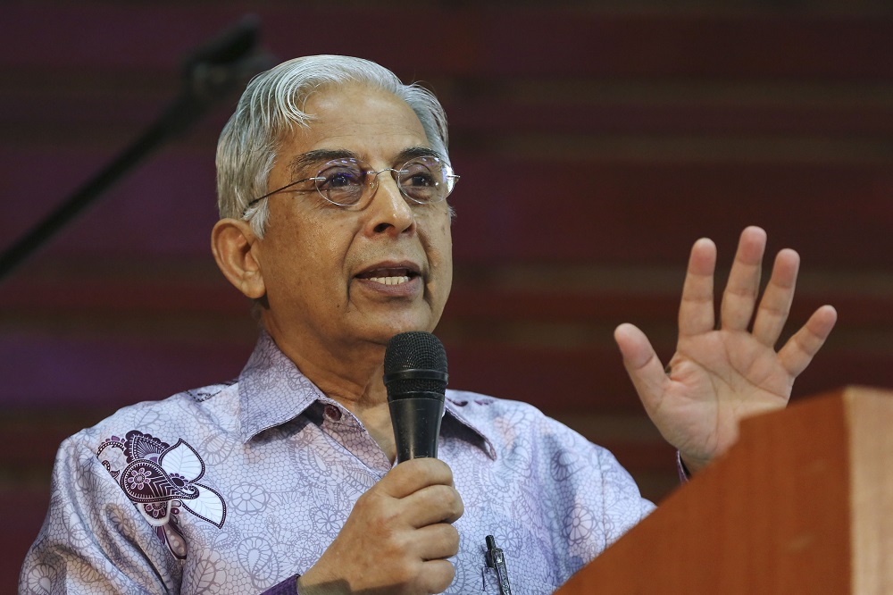 Prof Shad Saleem Faruqi speaks at the ‘Malaysia and Rome Statute’ forum at Universiti Malaya in Kuala Lumpur April 27, 2019. — Picture by Yusof Mat Isa