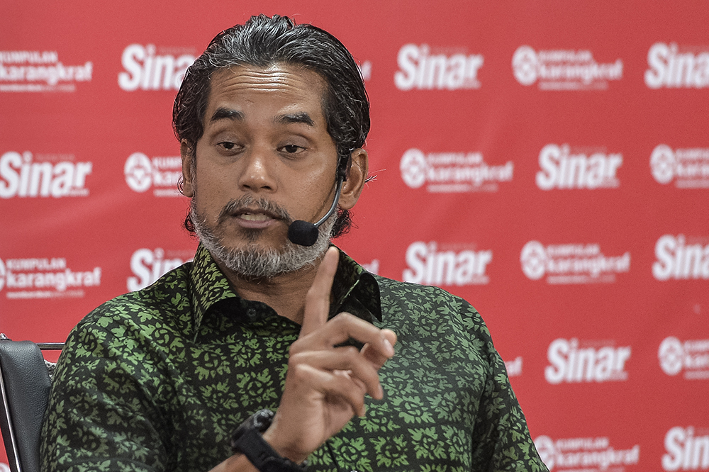 Rembau MP Khairy Jamaluddin speaks during a Bicara Minda session in Shah Alam on April 29, 2019. u00e2u20acu201d Picture by Miera Zulyana