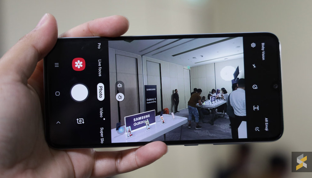 The Galaxy A70 comes with a triple camera setup. — Picture courtesy of SoyaCincau