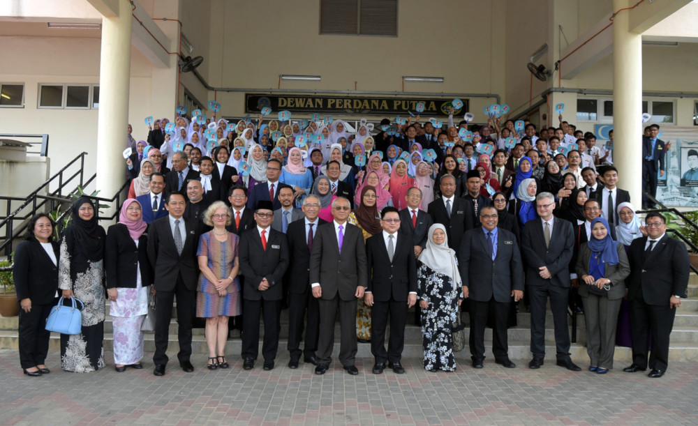 Chief Justice Tan Sri Richard Malanjum at the launch of the u00e2u20acu02dcFrom Courtroom to Classroomu00e2u20acu2122 programme at SMK Putrajaya Presint 8 (1) April 8, 2019. u00e2u20acu201d Bernama pic