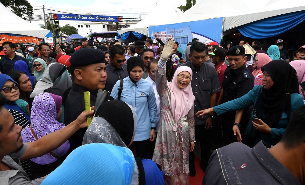 Deputy Prime Minister Datuk Seri Dr Wan Azizah Wan Ismail at the launch of the Beaufort Festival themed u00e2u20acu02dcTogether Towards Developmentu00e2u20acu2122 at the Bagandang Square April 6, 2019. u00e2u20acu201d Bernama pic