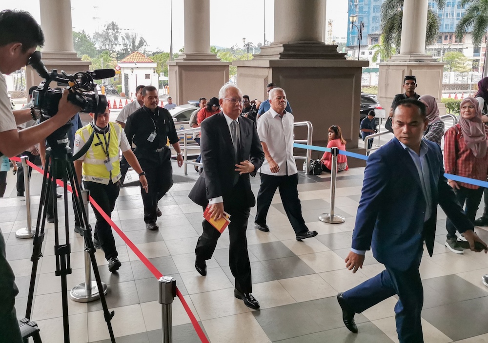 Datuk Seri Najib Razak arrives at the Kuala Lumpur Court Complex April 15, 2019. u00e2u20acu201d Picture by Firdaus Latif
