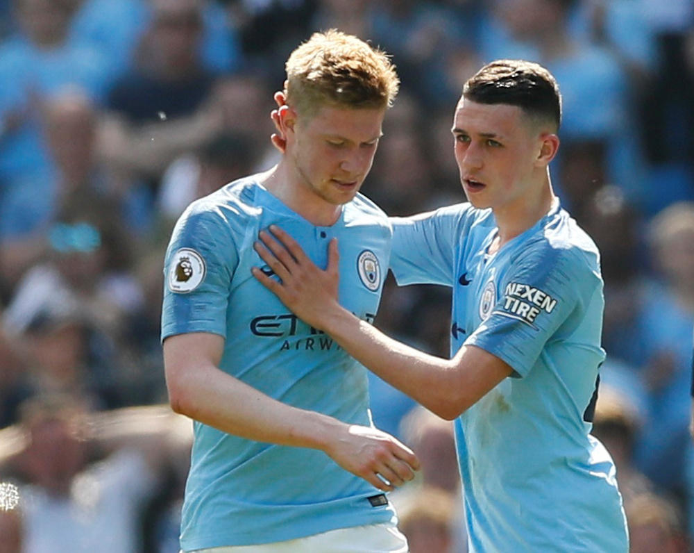 Manchester Cityu00e2u20acu2122s Kevin De Bruyne is substituted off after sustaining an injury during the match against Tottenham Hotspur as Phil Foden looks on at the Etihad Stadium in Manchester, April 20, 2019. u00e2u20acu201d Reuters pic
