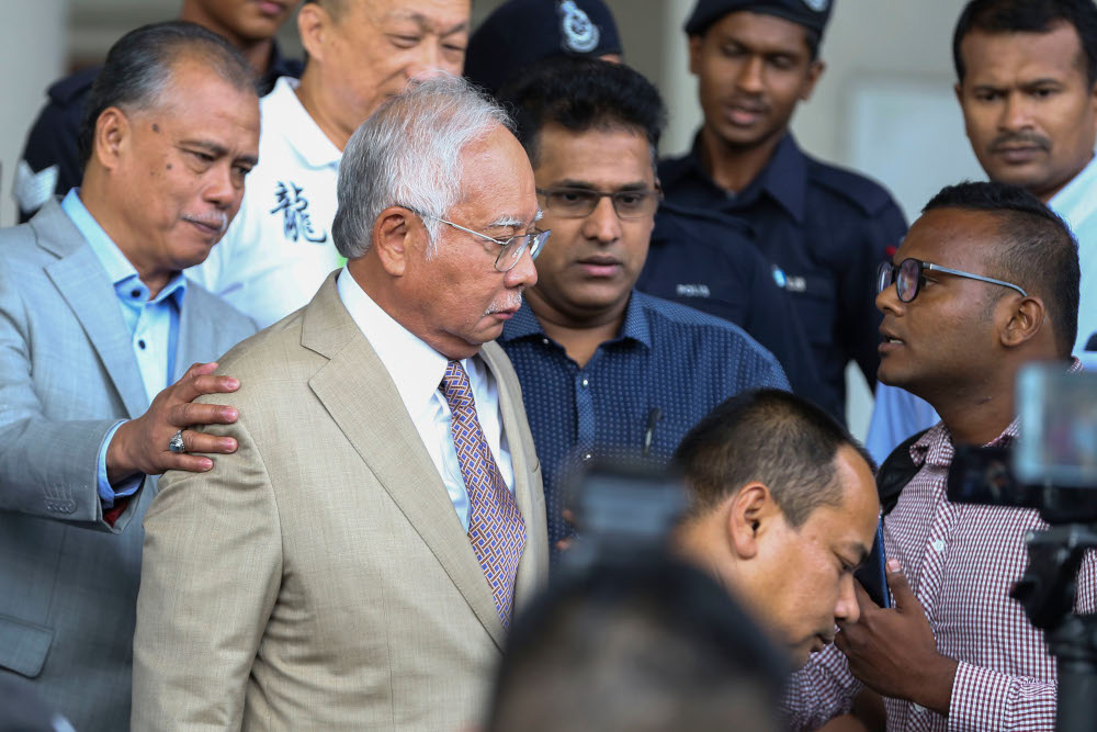 Datuk Seri Najib Razak is confronted by a man as he leaves the Kuala Lumpur High Court Complex April 17, 2019. u00e2u20acu201d Picture by Yusof Mat Isa 