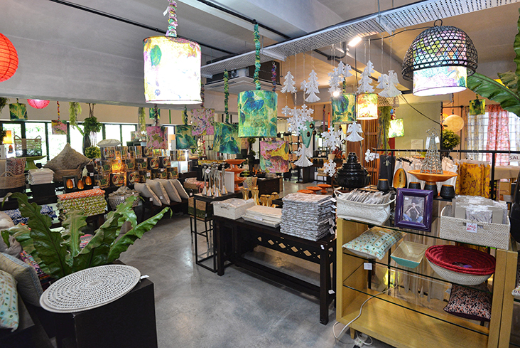 You can shop to your heart's content at Peter Hoe Beyond until they close.